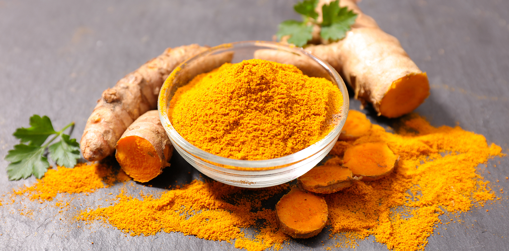 куркума специя. матча куркума на прозрачном фоне. куркума для женщин. куркума пряность. куркума приправа.